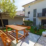 Appartement Beschauliches Nur 650 Meter Zum Mit Fitnessraum, Meerblick, Grill Crikvenica